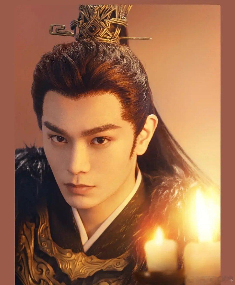 丁禹兮和王鹤棣有点像 ​​​