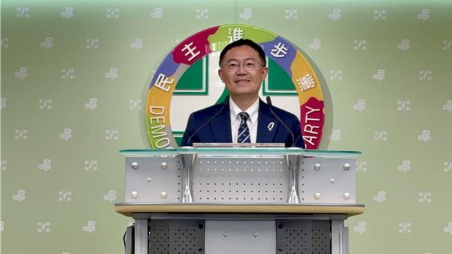 前国民党指称其副主席李乾龙座车遭装追踪器，并怀疑是由民进党所为一事，昨(14)日