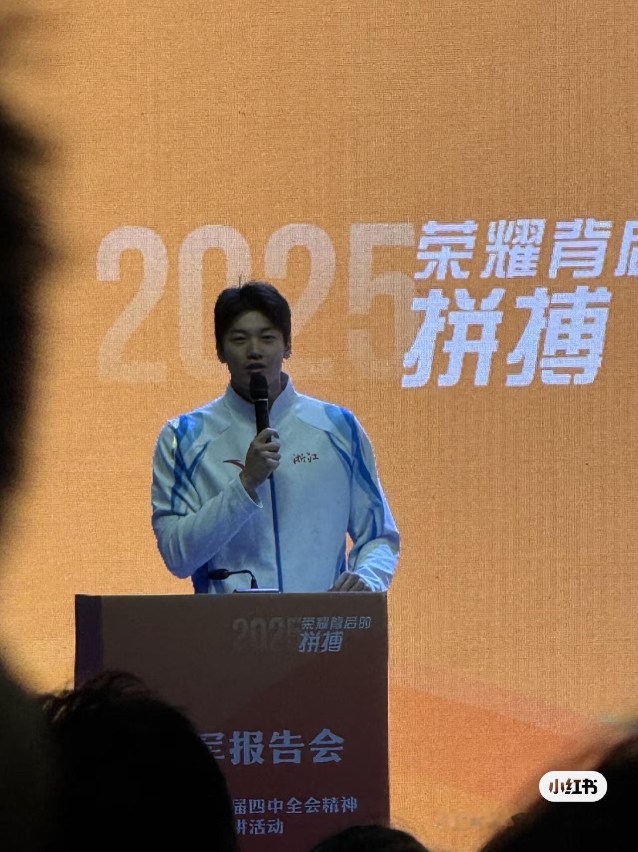 看不出来有没有剪头了！但是好萌啊汪顺