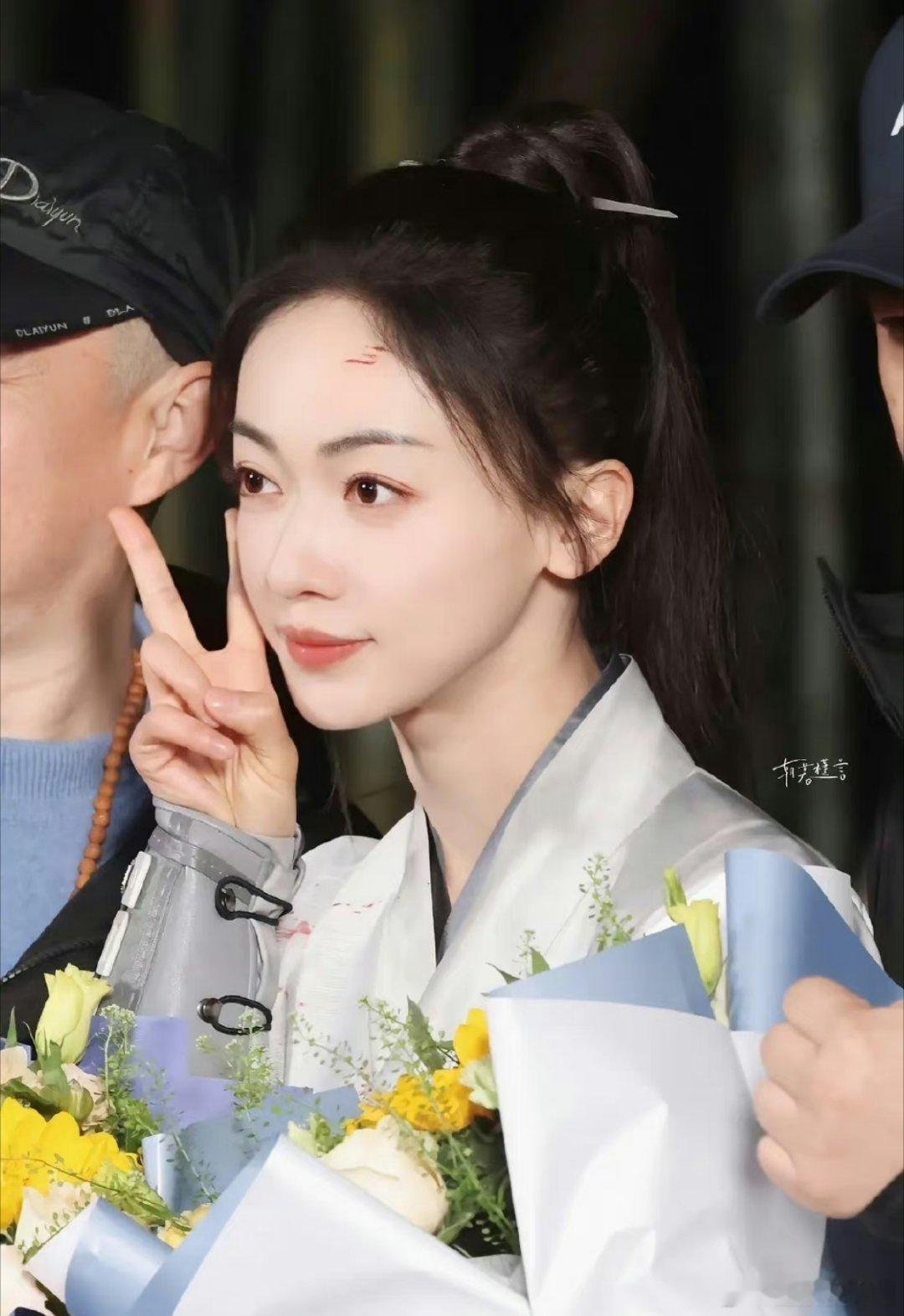 谁能想到[悲伤][悲伤][悲伤]这么水灵灵的吴谨言就已婚了呢？！ ​​​