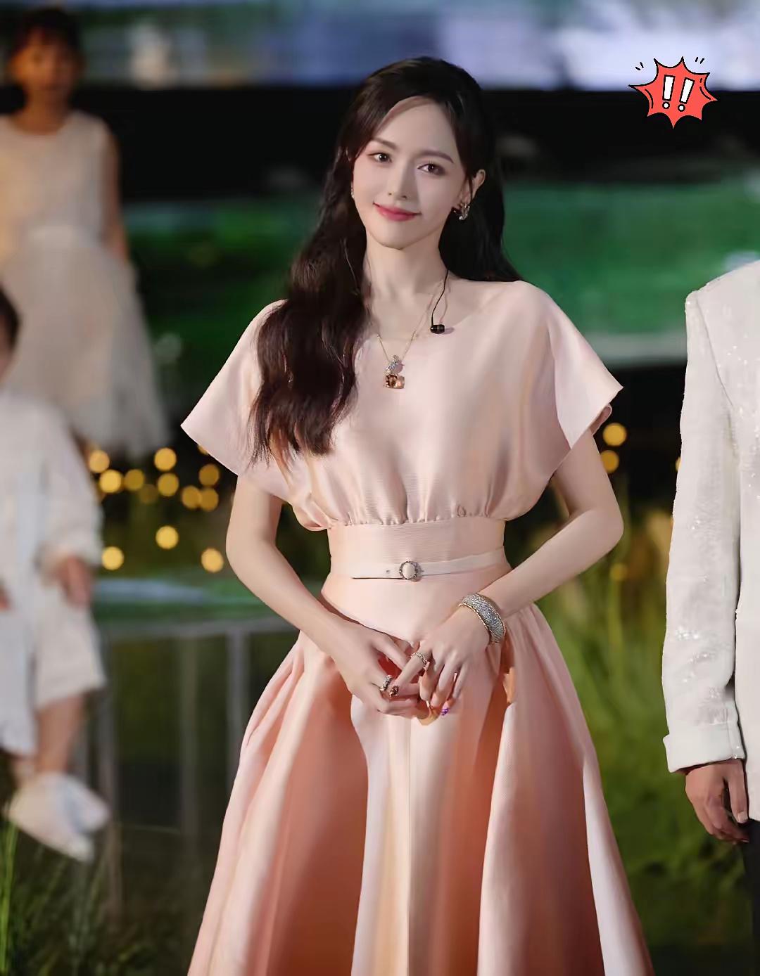 不仅唐嫣没想到

罗晋也没有想到

估计这会唐嫣自己也没有想到，就在她前脚刚身穿