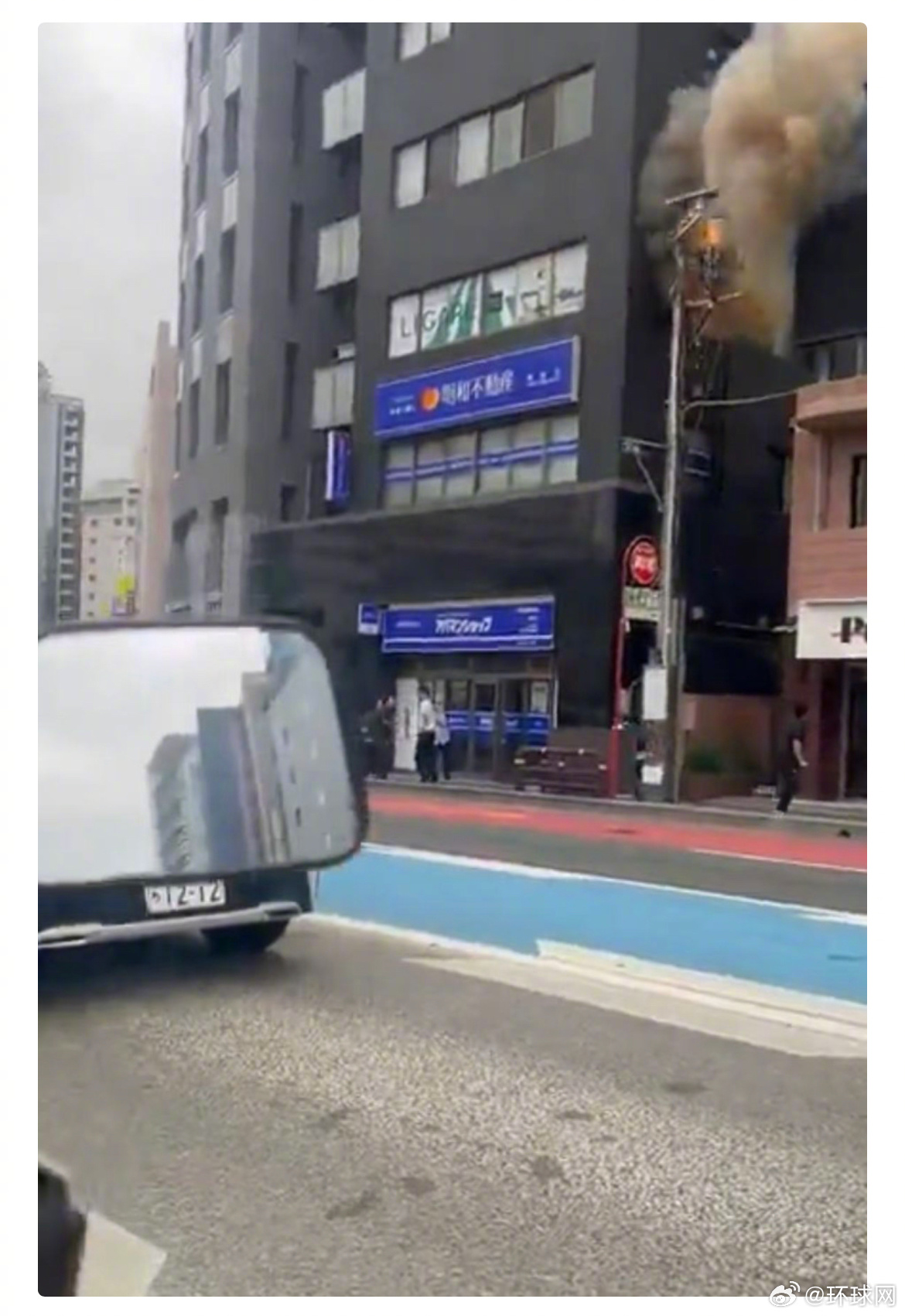 #日本一电线杆发生爆炸#【#日本一电线杆发生爆炸造成区域停电#，视频曝光】据日本
