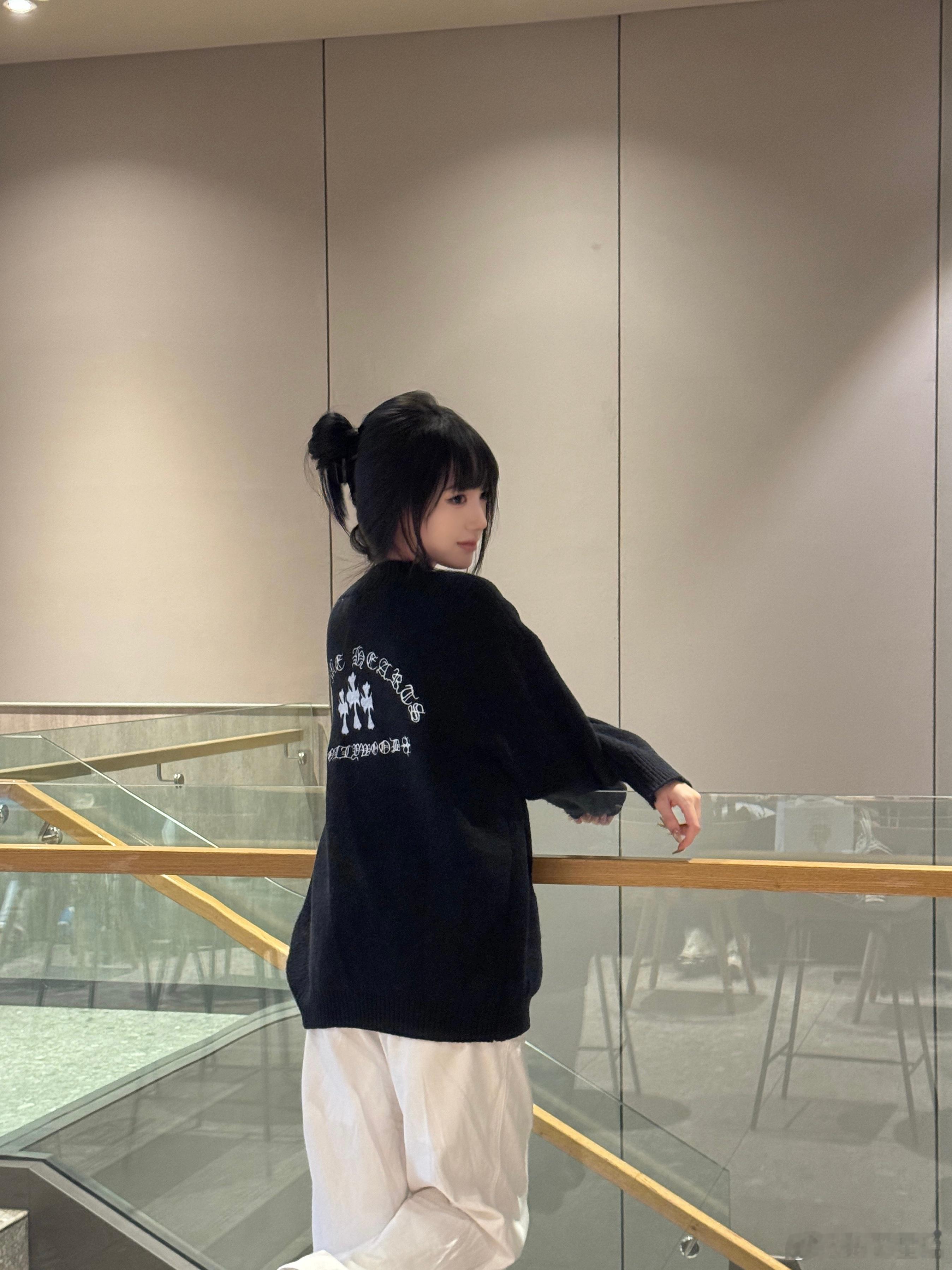 如果有个很爱我的男人说要跟我结婚 我会选择 结婚～  ​​​