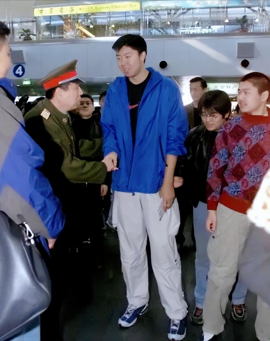 2006年的中国篮坛，竟然发生了如此多的历史性事件！

1、姚明3月份在火箭队场