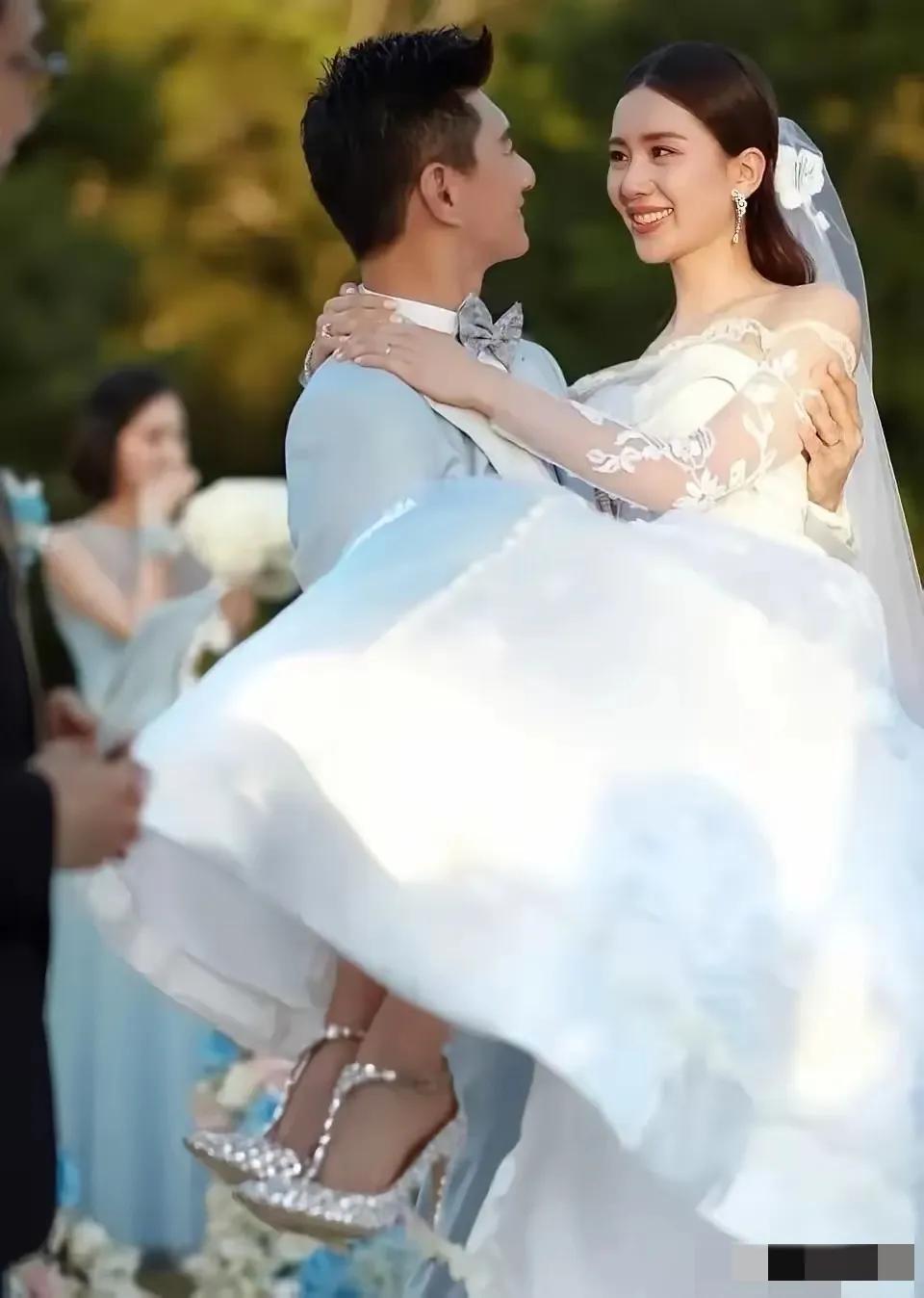 童话里的爱情破灭了
刘诗诗和吴奇隆，还有大S徐熙媛和汪小菲等人，她们是大陆和台湾