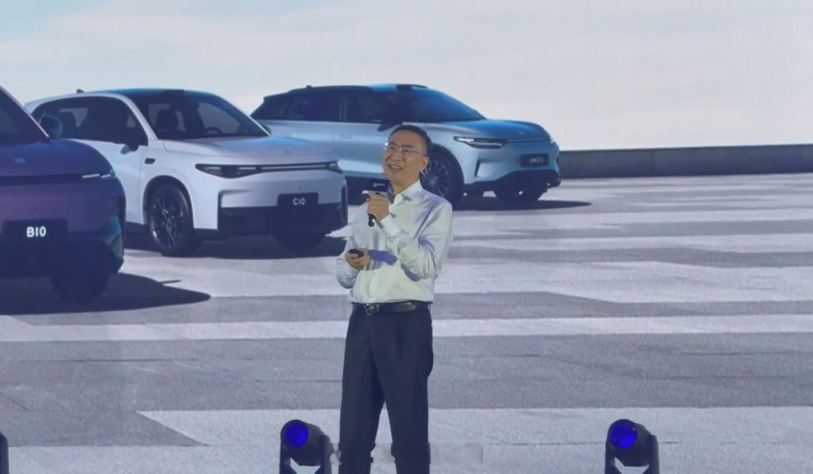 2025高通汽车技术与合作峰会 零跑D系列旗舰车型明年Q1量产，该系列车型将首发