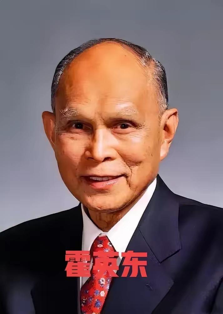 1950年，霍英东送给志愿军的货物被海盗劫持，他自己也被海盗用枪顶头，霍英东的呼