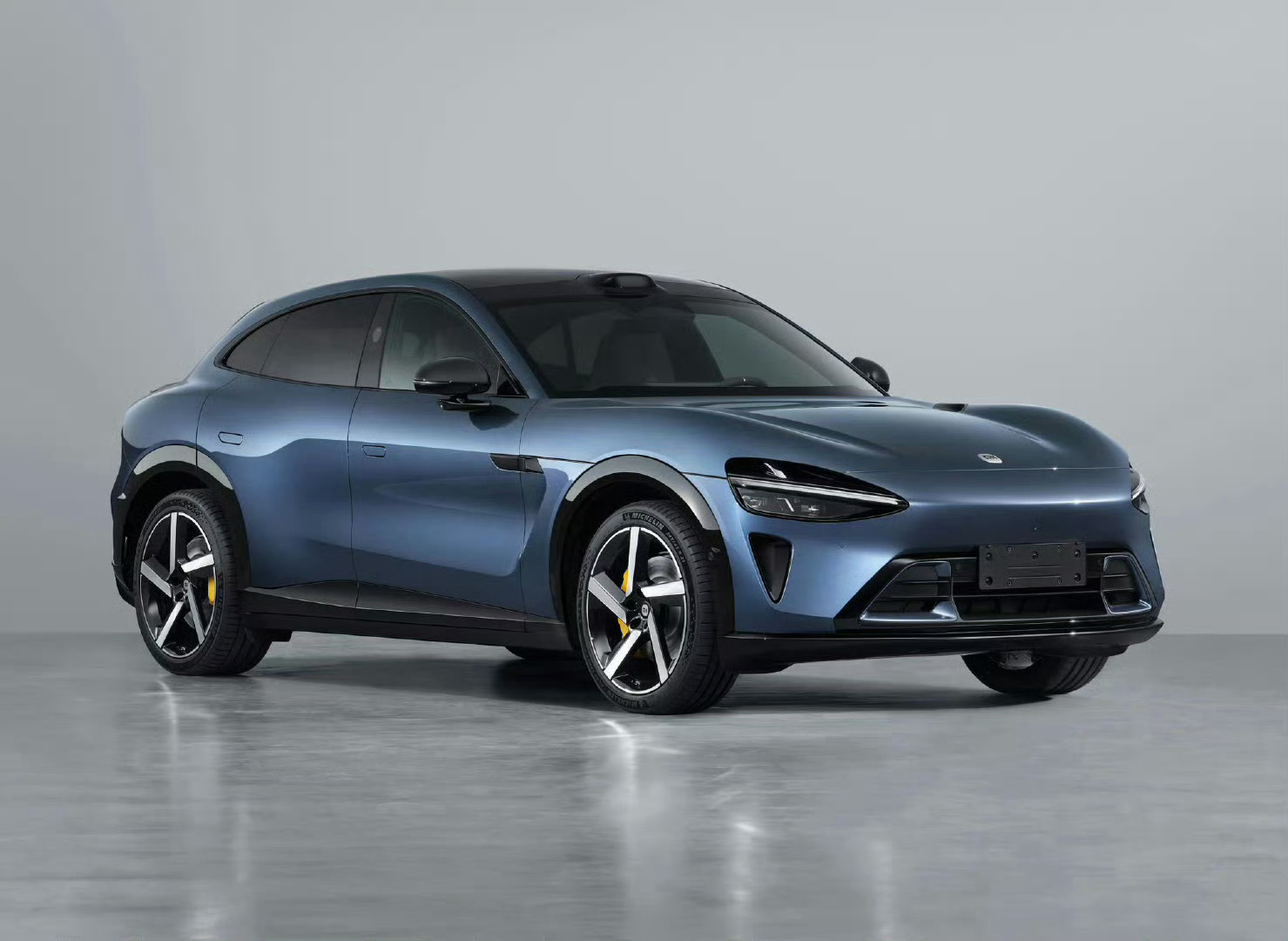 小米YU7新版本上工信部公告了，大概就是传说中的“标准续航版”。怎么判断的？新版