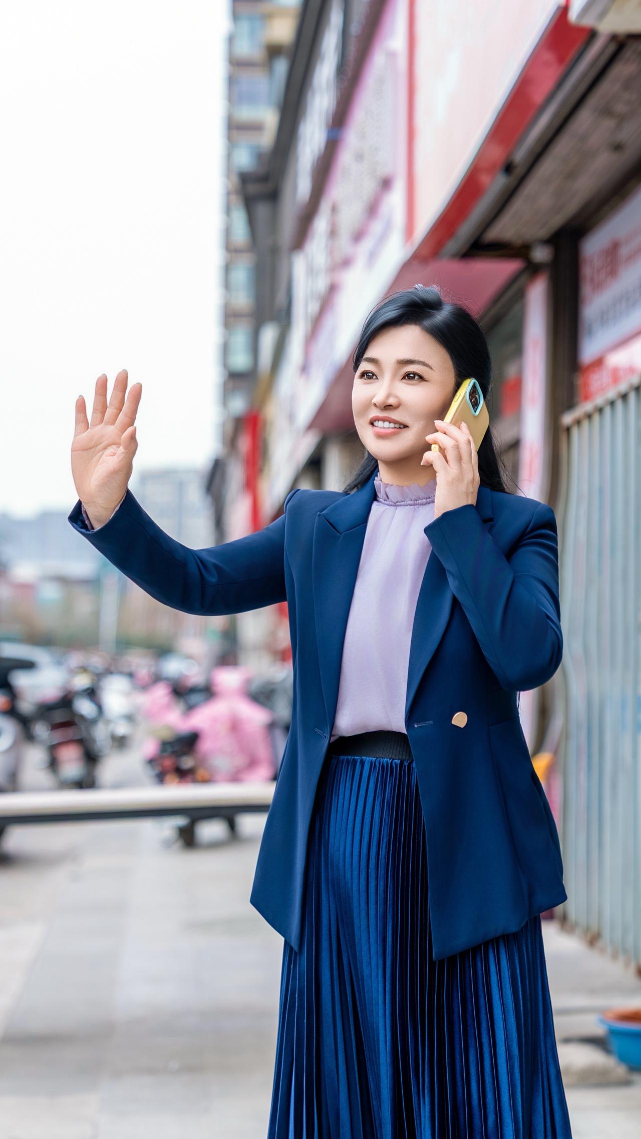 中午吃完饭在门口给同事拍了几张摄影约拍