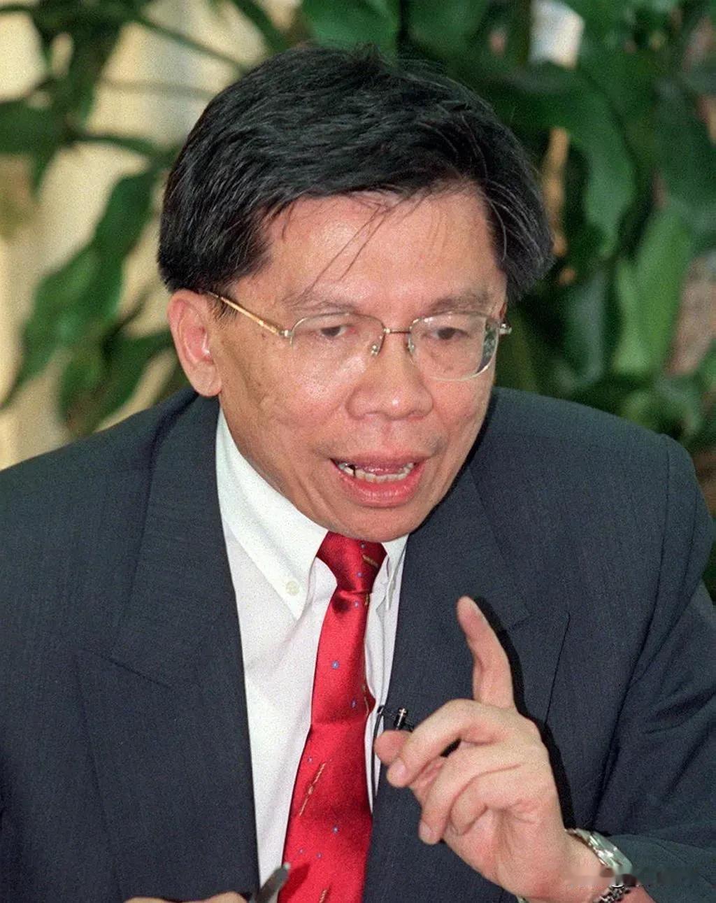 5月16日，台湾名嘴沈富雄说：卢秀燕是我见过最虚伪的人 ，身为国民党内最有影响力