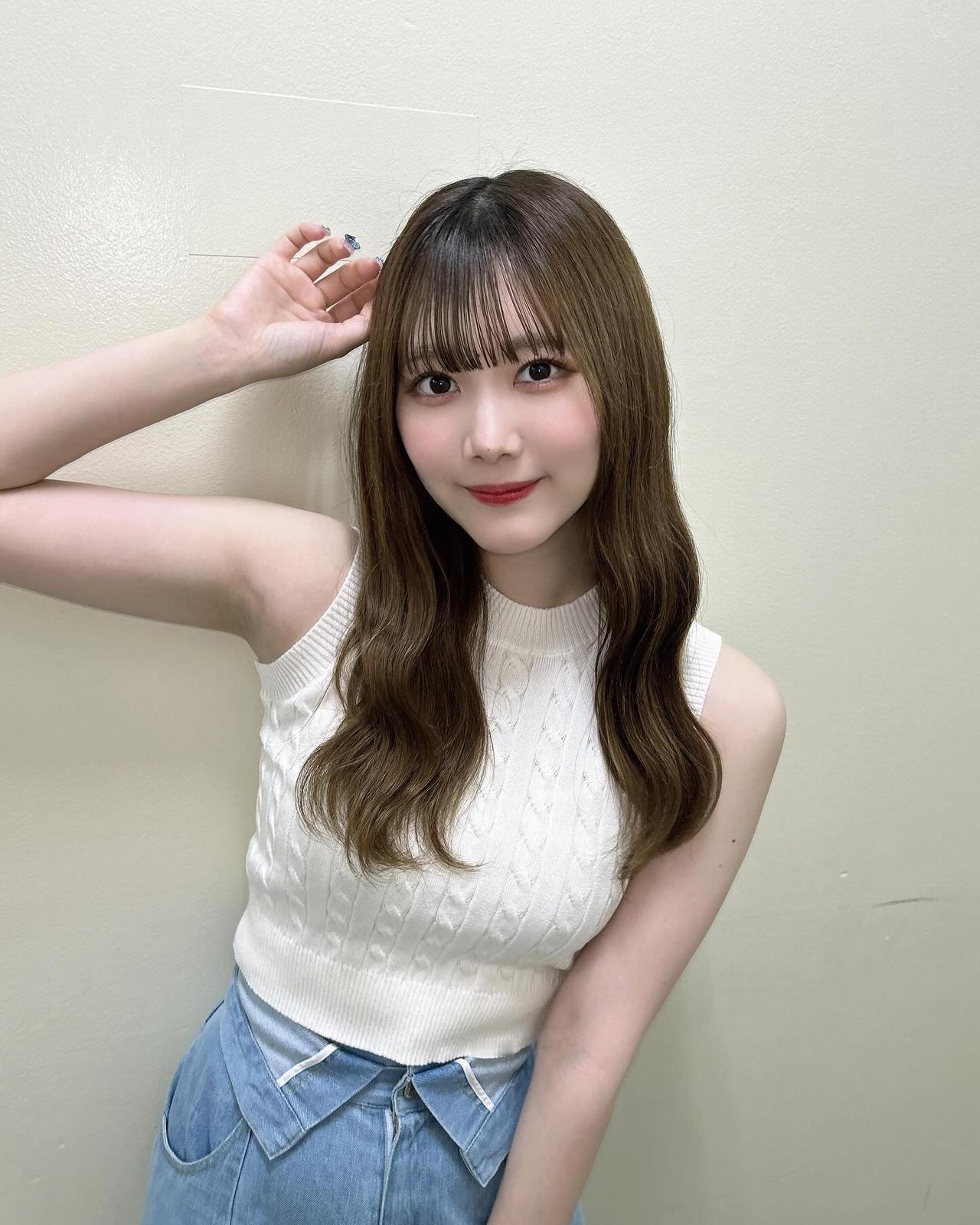 红袖添香夜，美人倚窗眠