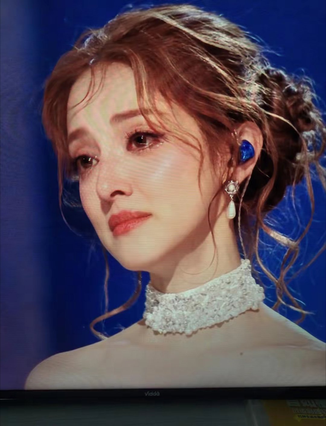 她才是真正的洋娃娃吧，怎么会有这么美的人，没挖掘真可惜了 