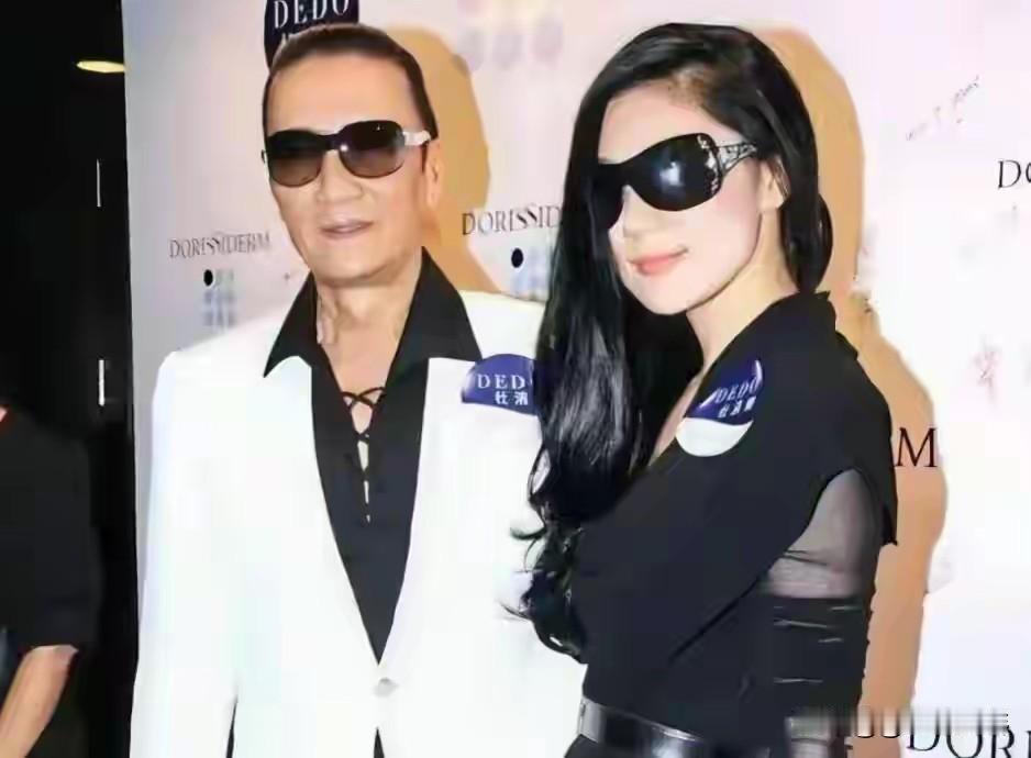 男人聚在一起，聊的话题终究绕不开女人——
 
谢贤走完89载人生旅程的消息一出，