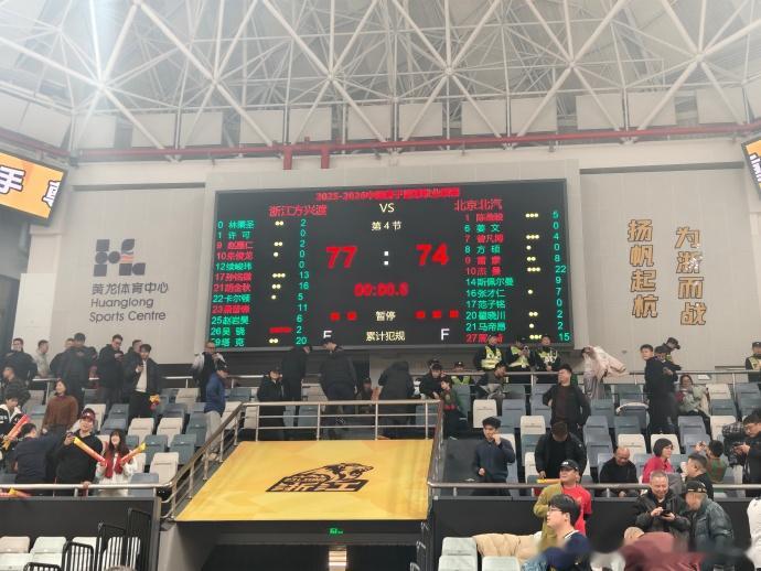 广厦男篮主客场双杀北京男篮 CBA常规赛，广厦男篮77-74险胜北京男篮，完成赛