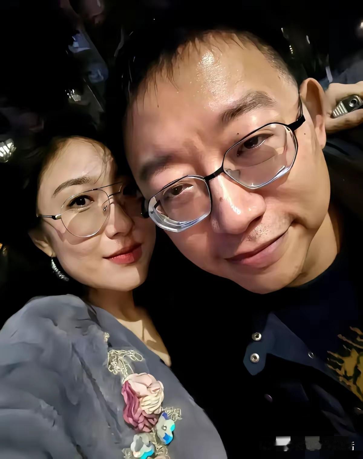 沈逸教授的夫人，真是货真价实的大美女。
要身高有身高，要颜值有颜值，要文化有文化