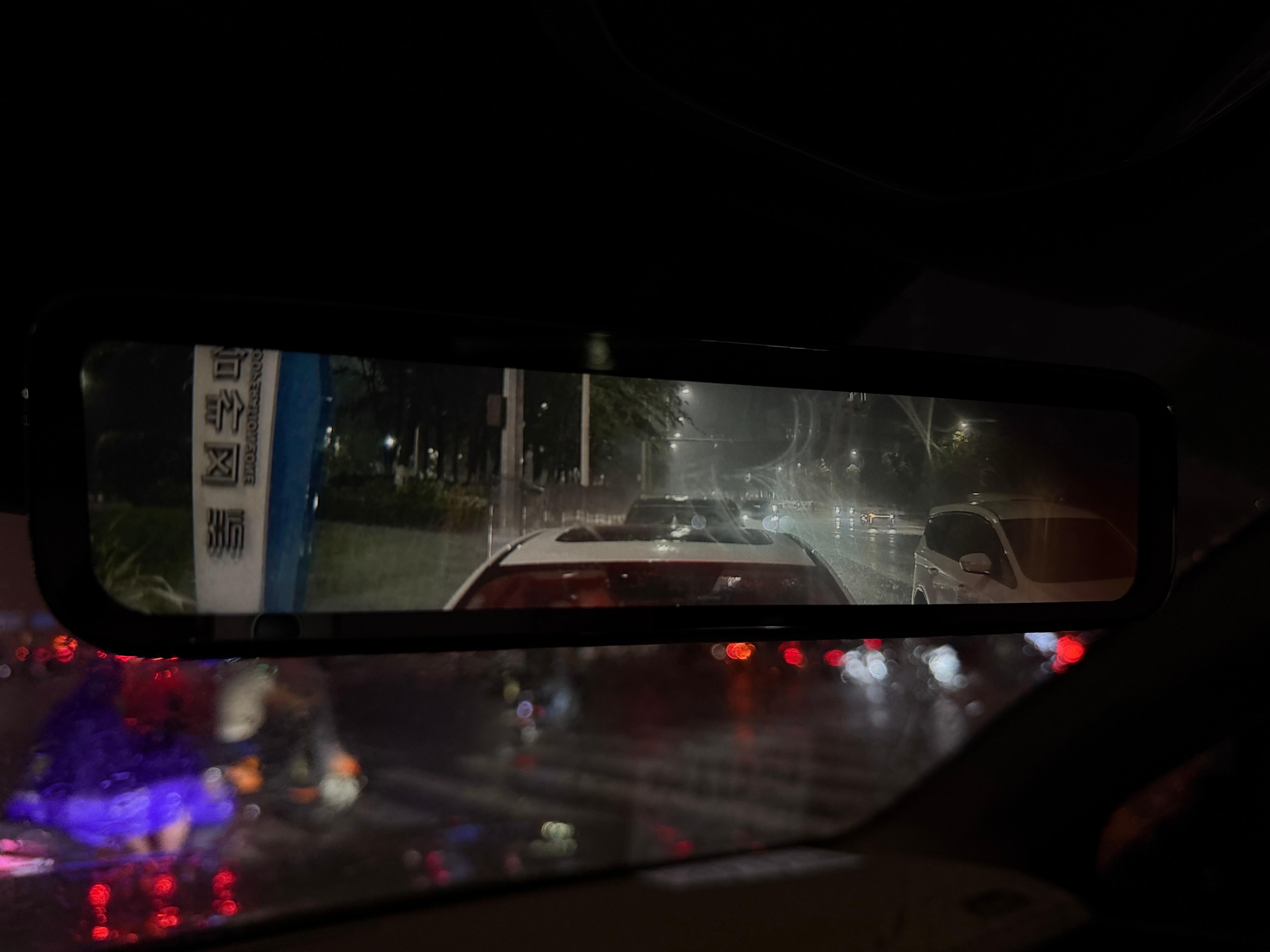 超级大暴雨，好在n8L有流媒体后视镜汽场全开