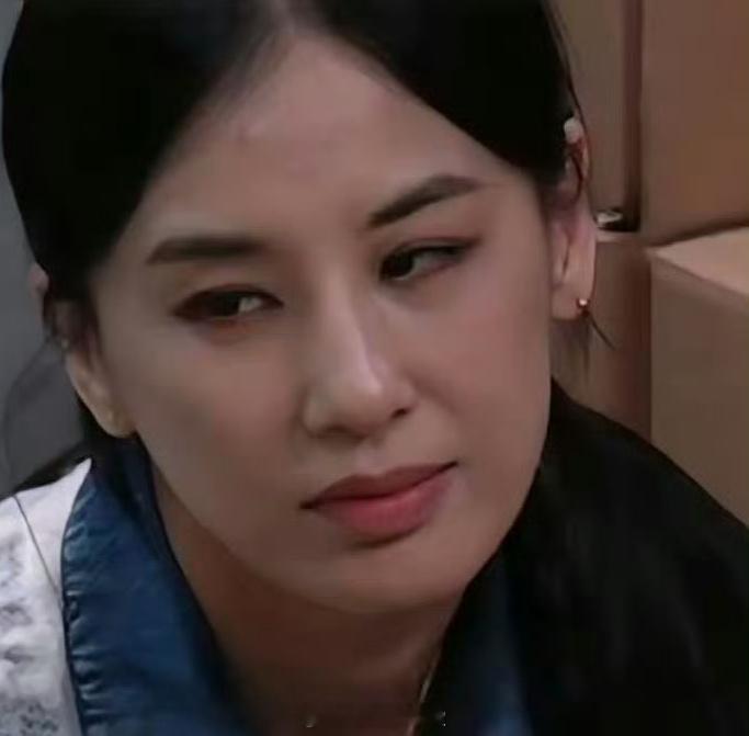 #内娱三大忍者#看到网友总结的内娱三大忍者了。黄圣依，郭碧婷还有何炅老师。对此你