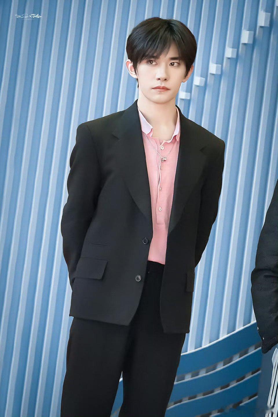 易烊千玺刘昊然提名金鸡奖最佳男主角，好权威的两张脸