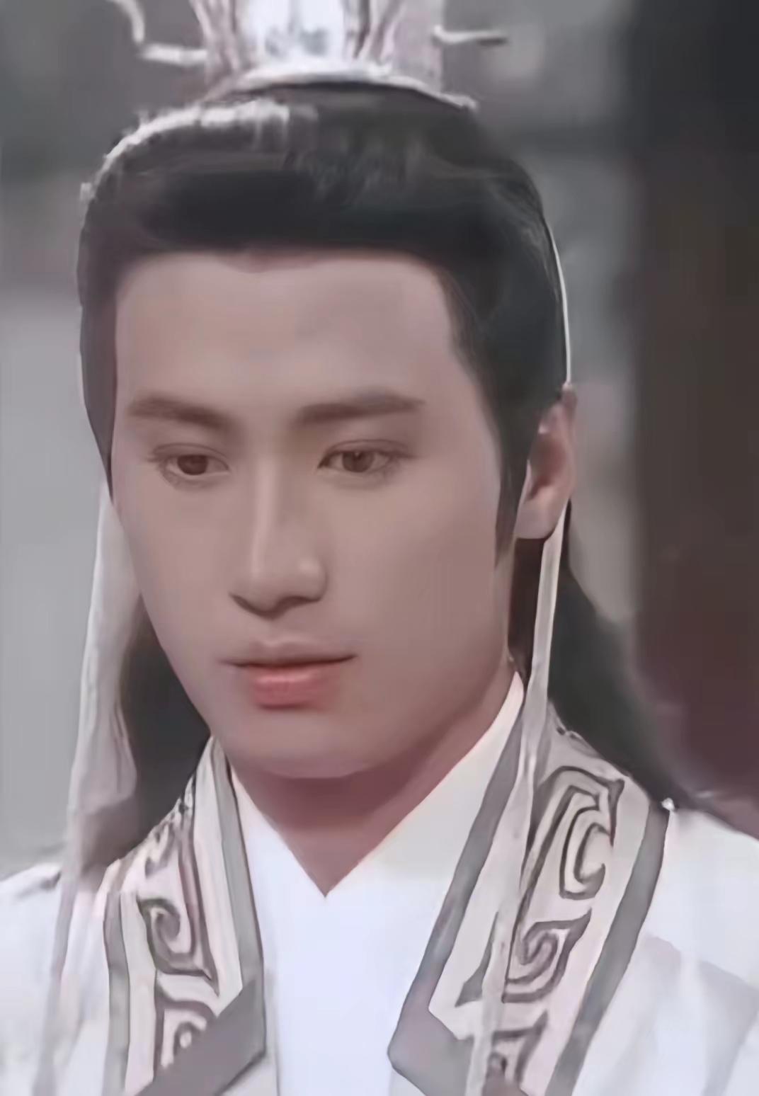 温润如玉的谦谦君子
张国荣和黎明谁更适合呢？