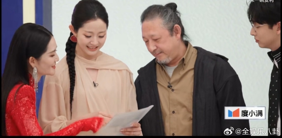 三宝送考《乘风2026》，直言被姐姐们吸引来“养养眼”！女儿画作变舞台元素，吴京