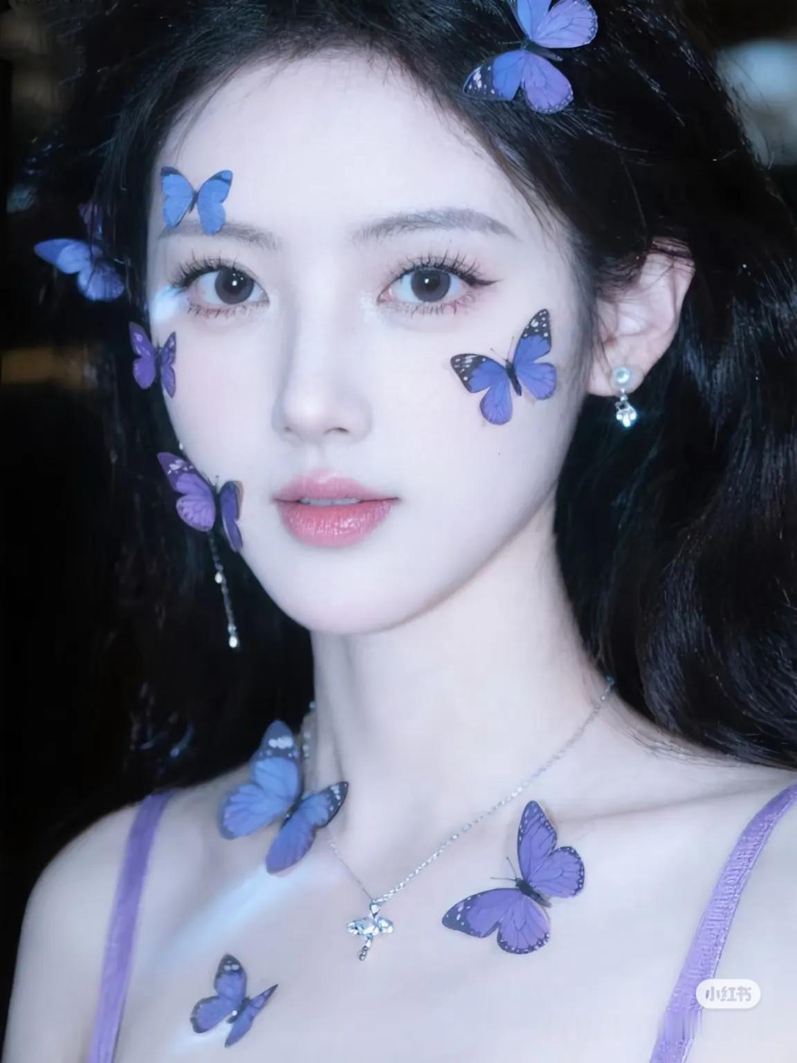 梦幻蝴蝶妆容，紫色蝴蝶点缀，唯美仙气十足！街拍 高清美女