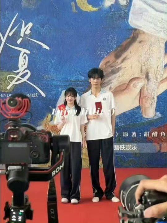 周柯宇、包上恩《炽夏》开机路透 ​​​