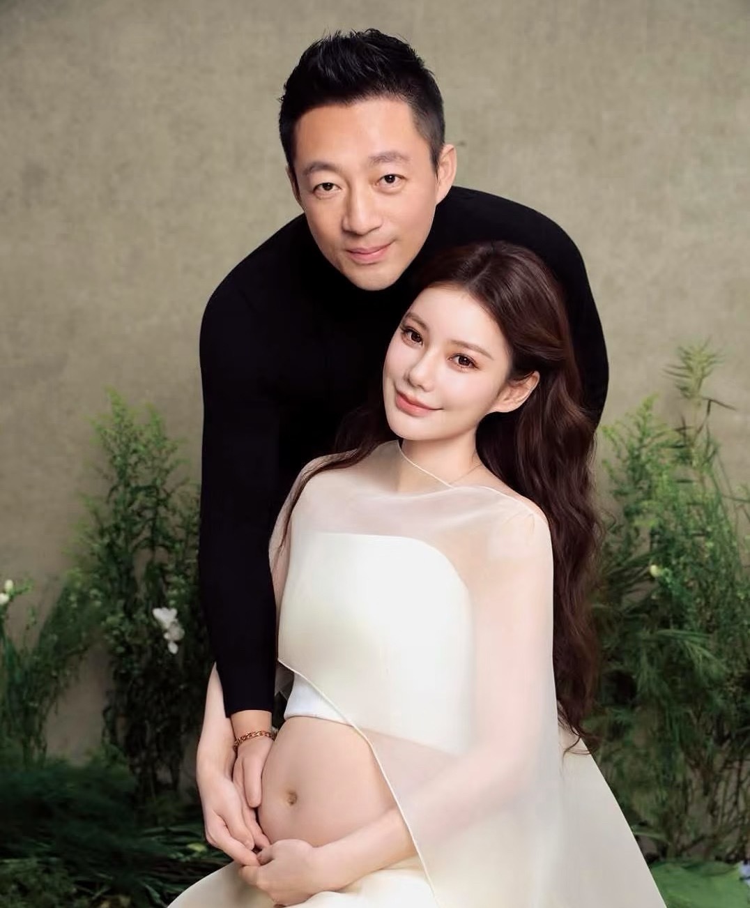 恭喜汪小菲喜得贵子，简直就是一个模子里刻出来的小小菲，长得也太像了吧！