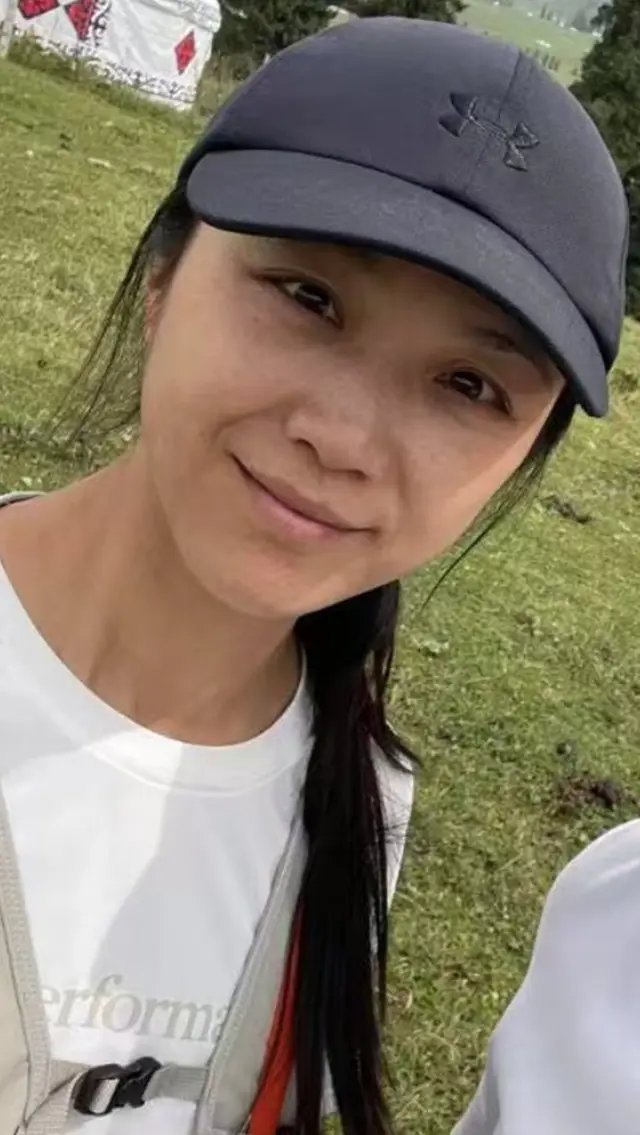 汤唯访友，素颜皮肤好粗糙，金泰勇胡子都白了，夫妻年龄差好明显！ ​​​