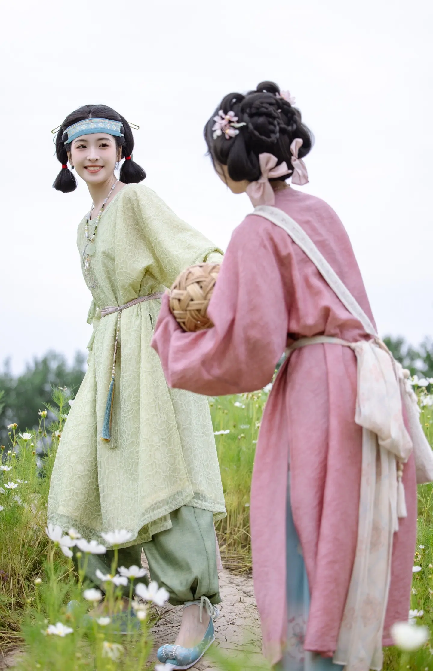 “师姐，下次还要带我下山玩”