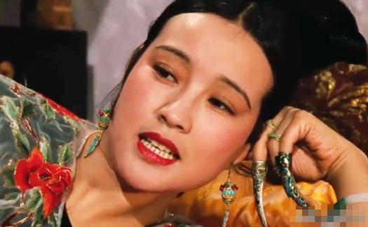 公元1880年，守寡27年的慈禧，变得犯困厌食，还恶心想吐，肚子也微微隆起。两位