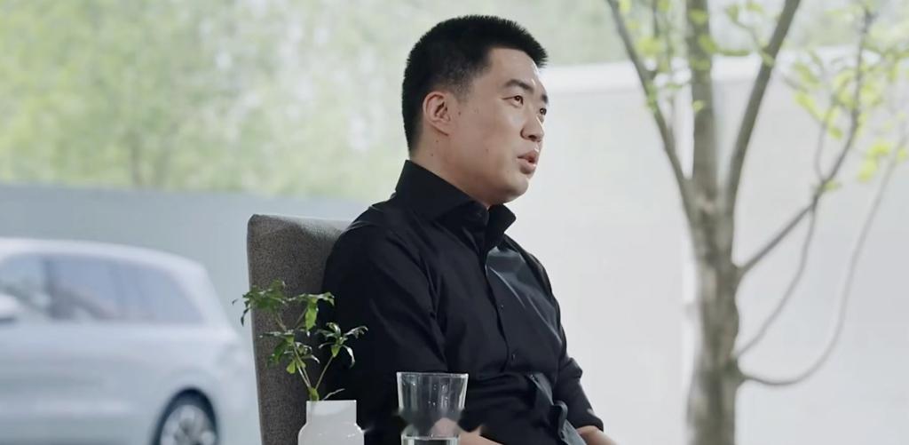 问：你有没有想过DeepSeek为什么不是你做的？李想：- 我觉得我只能做最好的