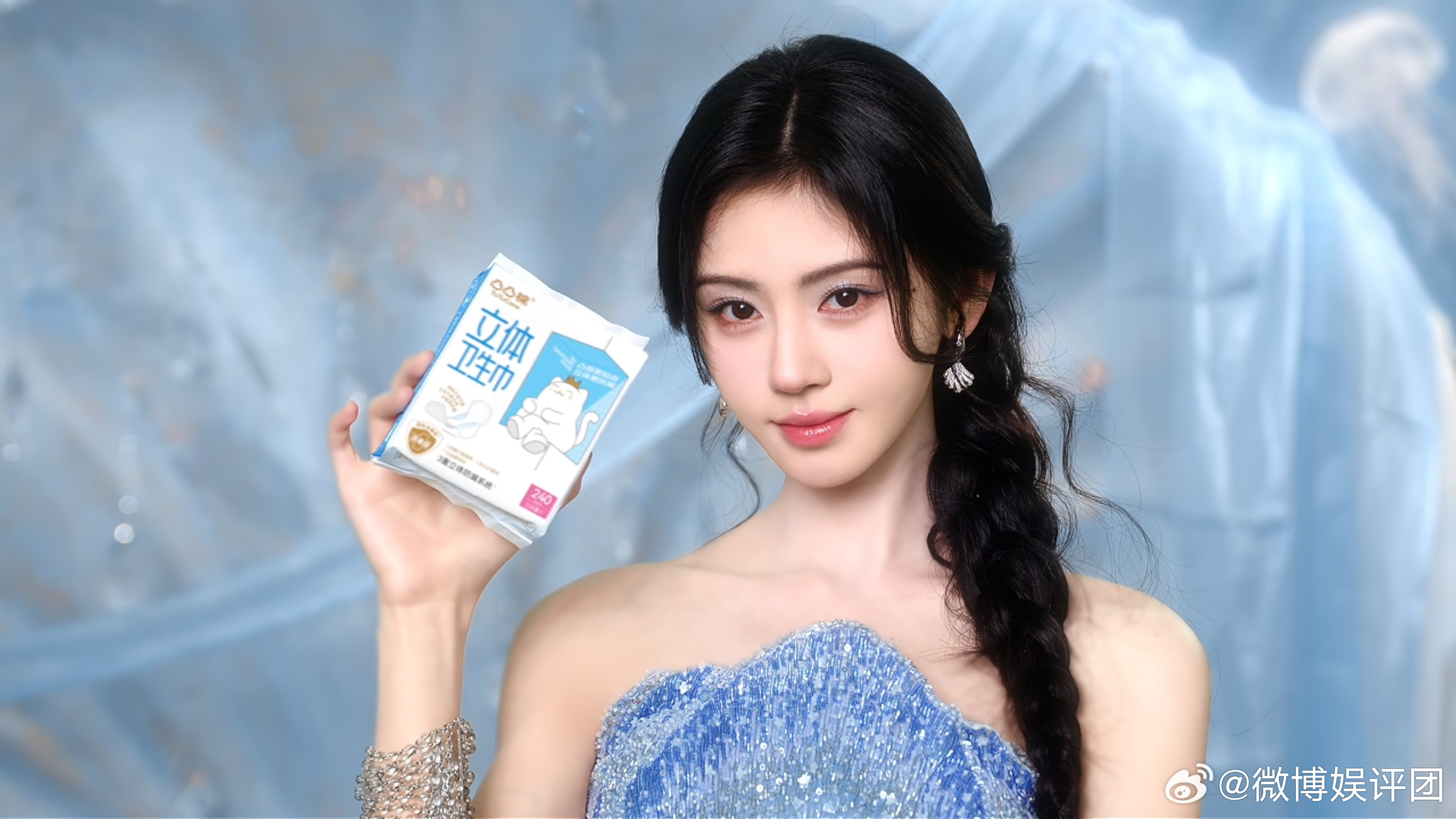鞠婧祎鞠婧祎用震撼来形容的美貌鞠婧祎凸凸棉品牌全球代言人不鞠一格不止YI面连蹲3