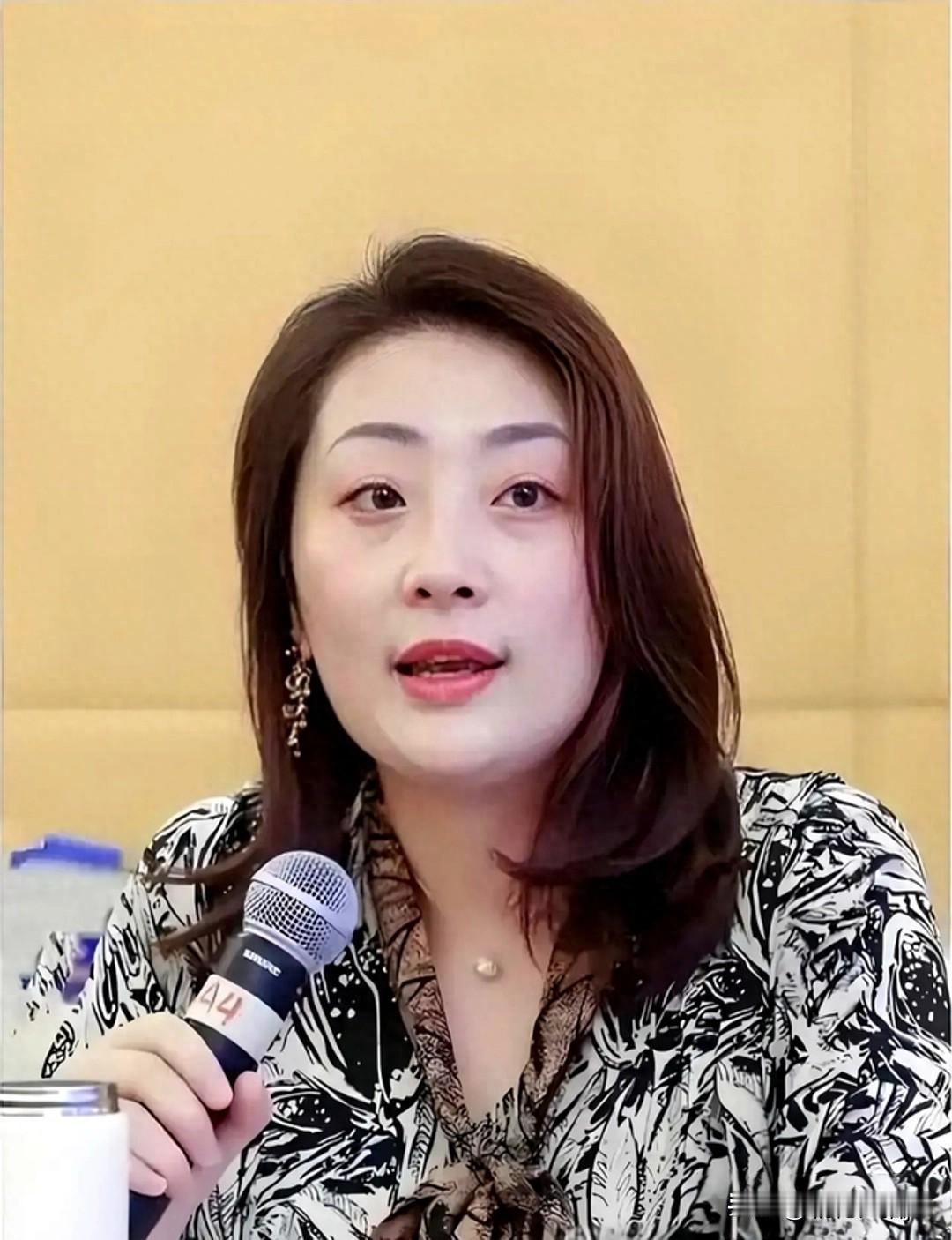 宗馥莉又赢了！

23日晚，宗馥莉所控宏胜系发文通知：

2026年，经销商继续