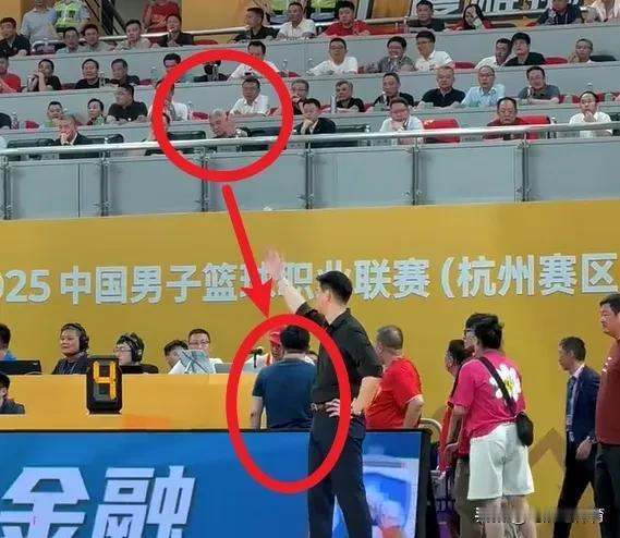 广厦老板带头起哄！篮协副主席徐济成劝他冷静！真的就输不起吗？心疼胡金秋

浙江广