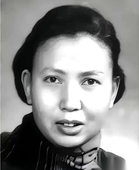 翻开苏中抗战的旧档案，女战士莫林留下的这一页，比任何电影都惊险。
1941年的秋