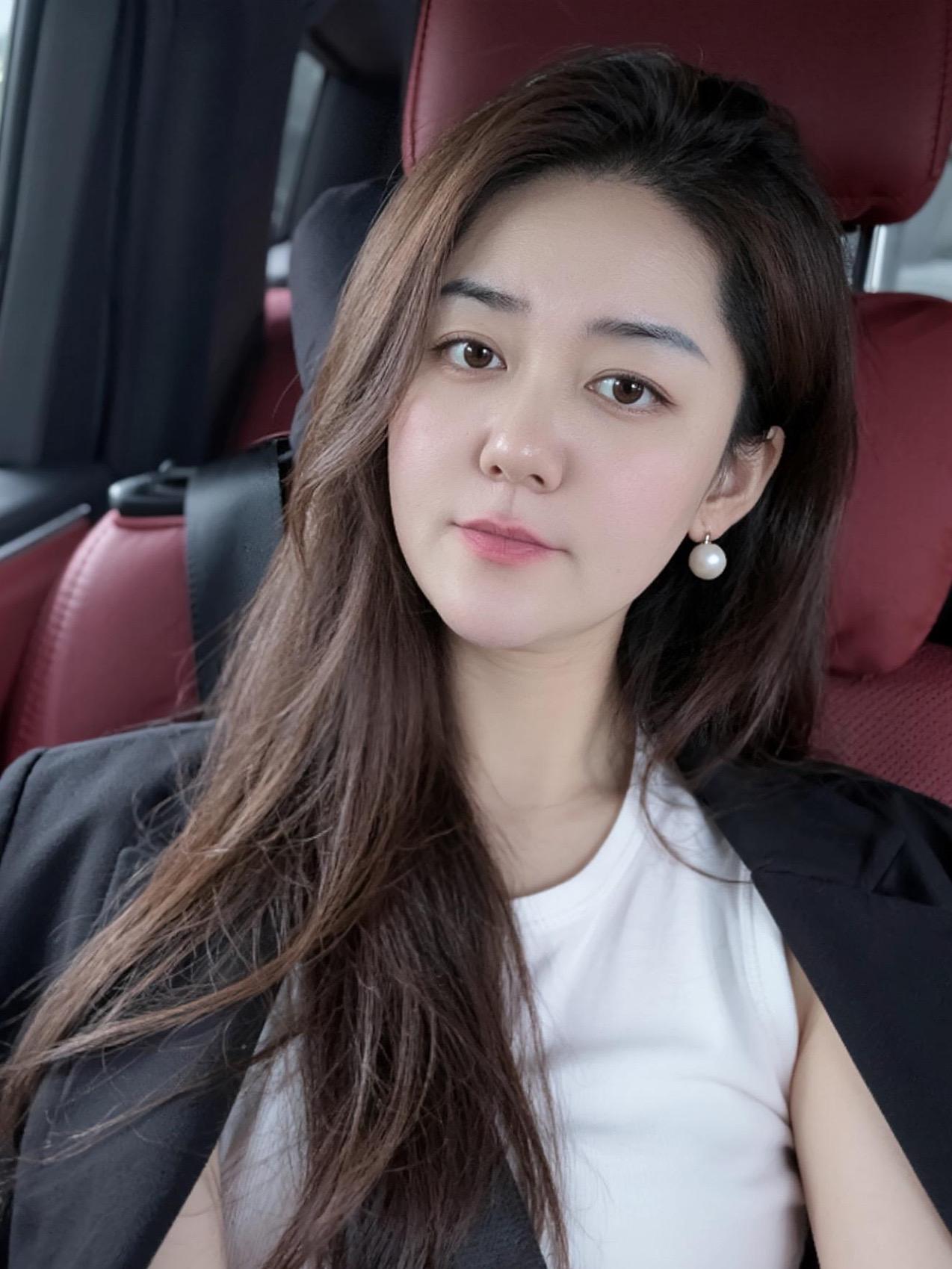 AI车内清透自拍 随变ai随便玩 时尚穿搭 ootd穿搭