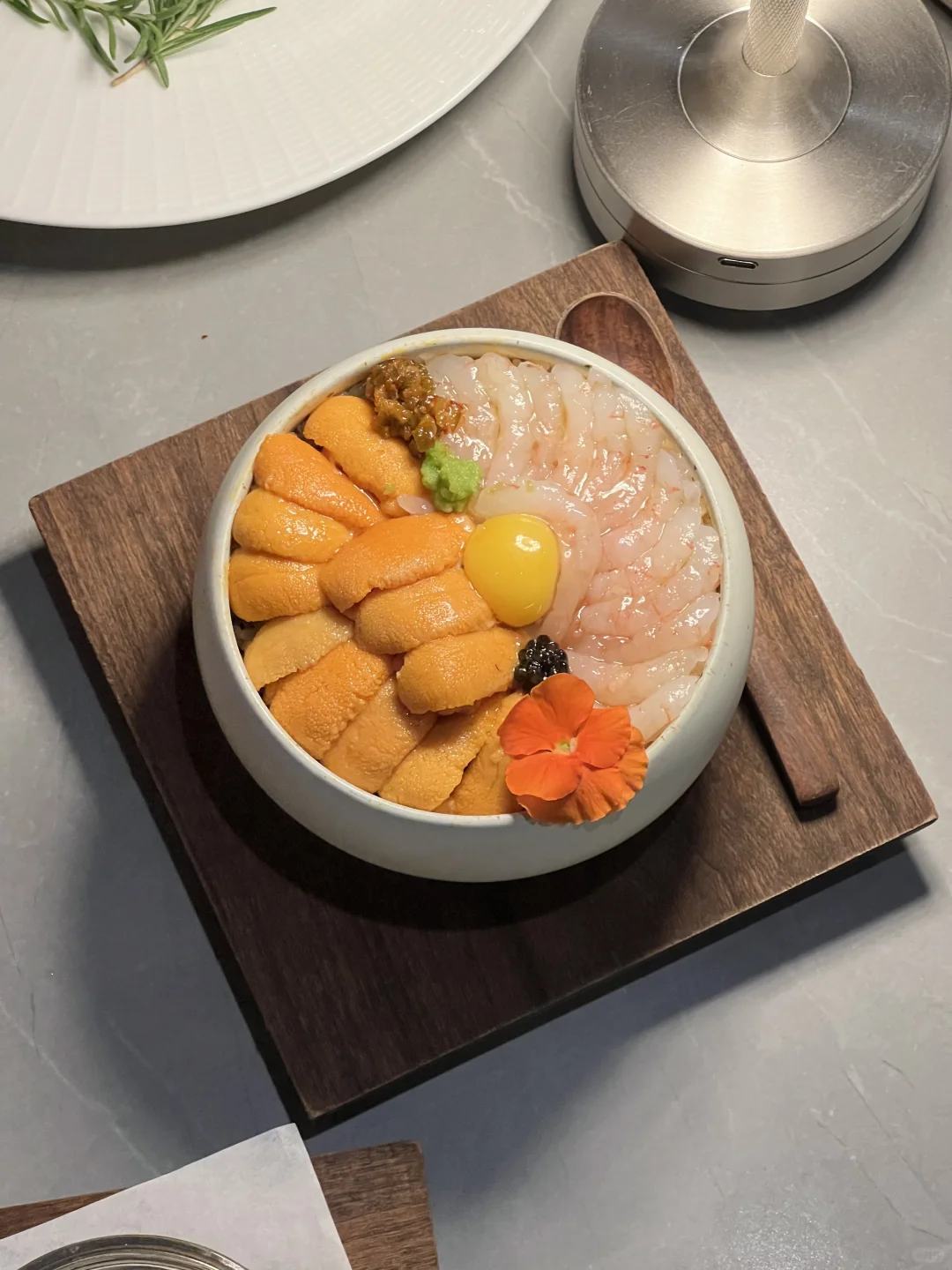 来上海记得吃一碗甜虾海胆饭….😋😋