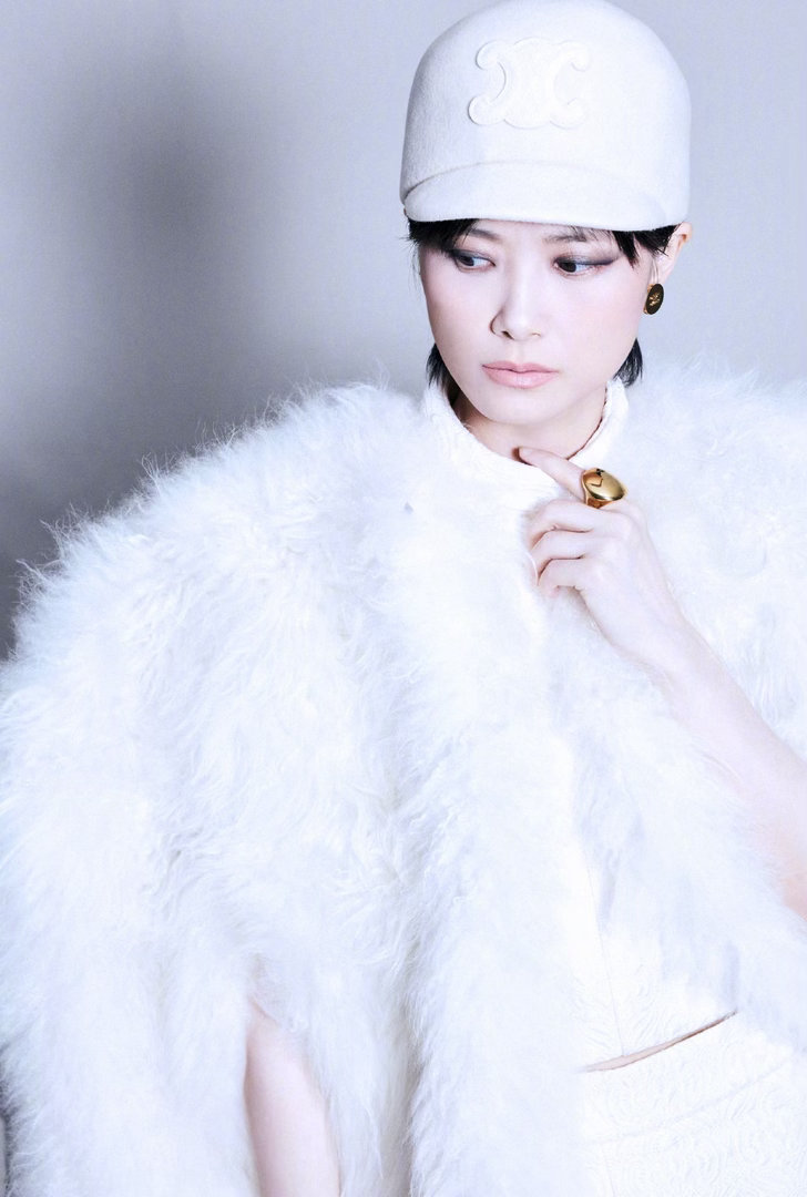 李宇春辛芷蕾高叶倪妮四脚爬坡向野的我们 前一秒还意气风发准备冲锋，爬没多久全员体