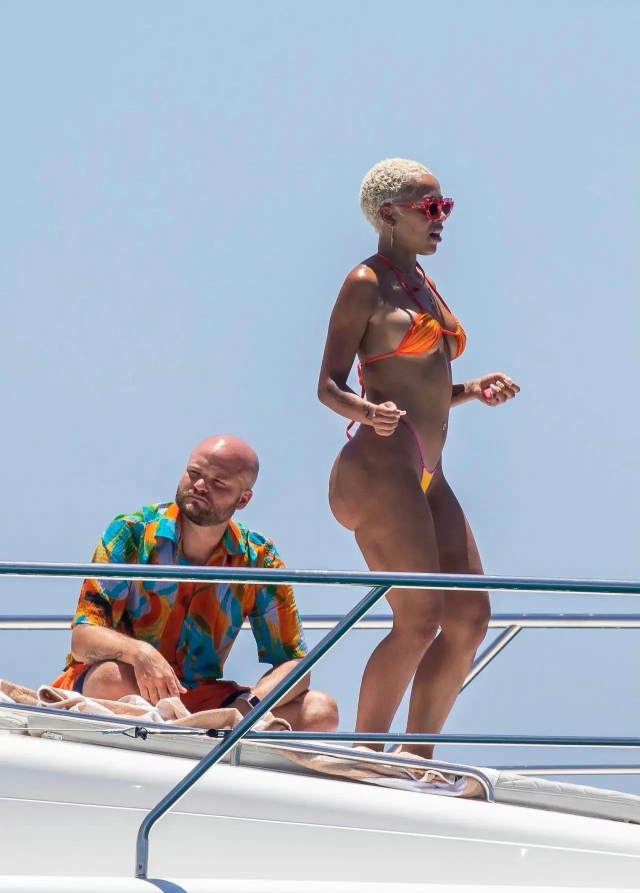 豆荚猫Doja Cat新恋情曝光！

近日豆荚猫和喜剧演员J.Cyrus在墨西哥