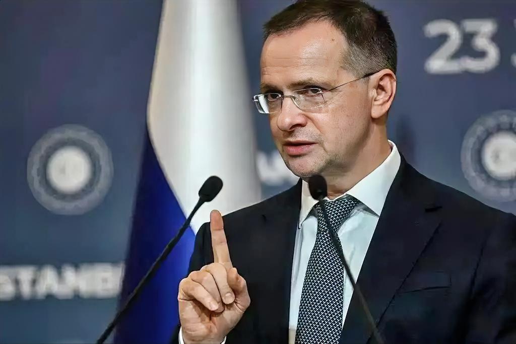 谈判桌上的风向，一夜之间全变了。俄罗斯那边突然官宣，2026年2月，瑞士日内瓦，