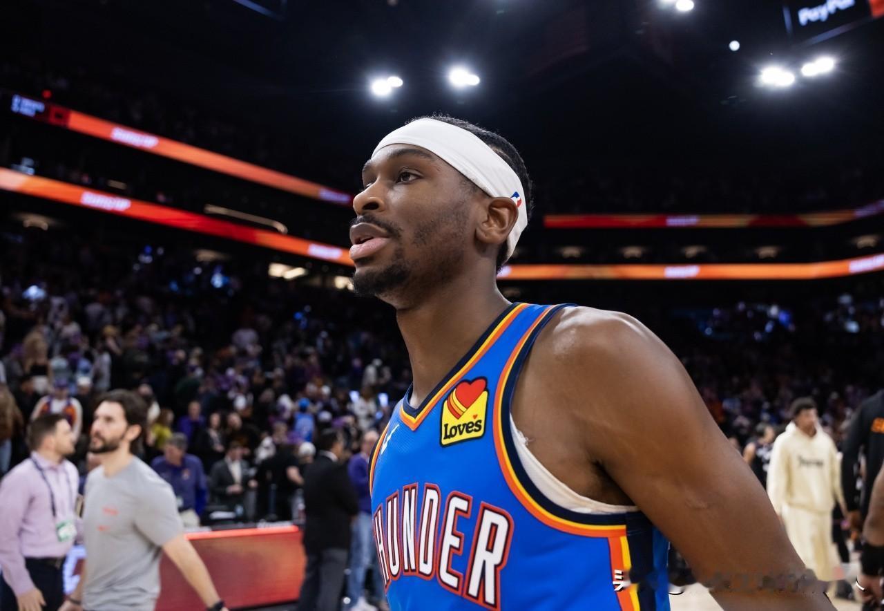 亚历山大连续得分20+场次已经来到113场，距离远古大神张伯伦的记录仅差13场，