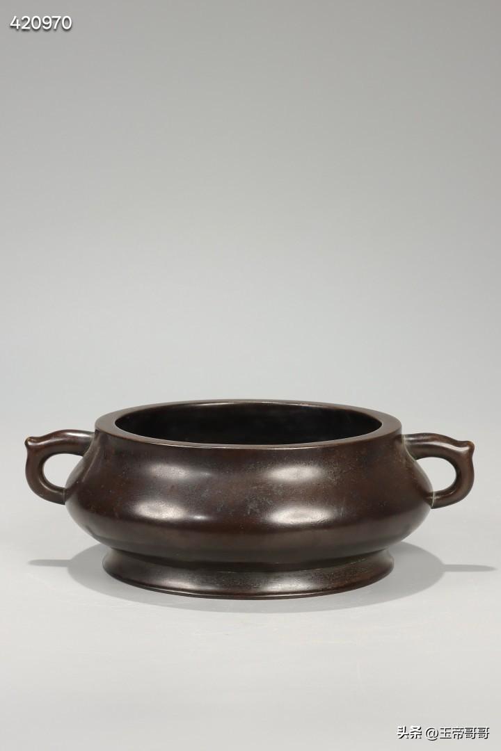 清 精秋刻款压经炉

规格：高5.8cm，宽17cm，口径12cm，重1364g