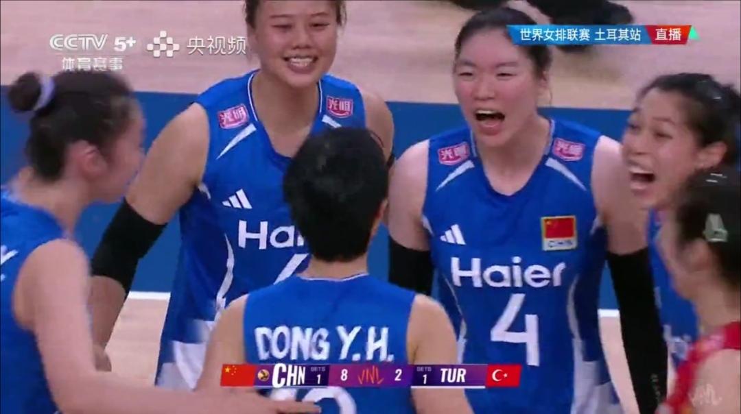 中国女排决胜局12-15土耳其，憾负！虽败犹荣！


年轻的中国女排，在东道主主