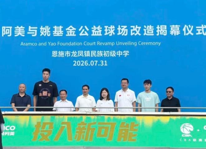 徐杰是很受欢迎的，姚明亲自邀请徐杰去湖北参加姚基金活动。CBA那么多球员，姚明只