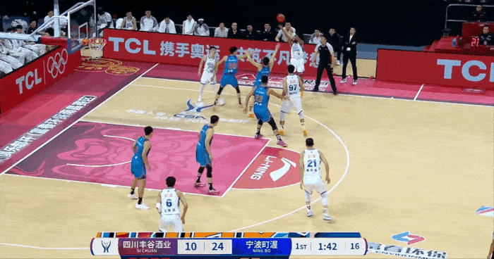 杰克逊外线三分张手命中，宁波 27-10 四川首节领先来到17分