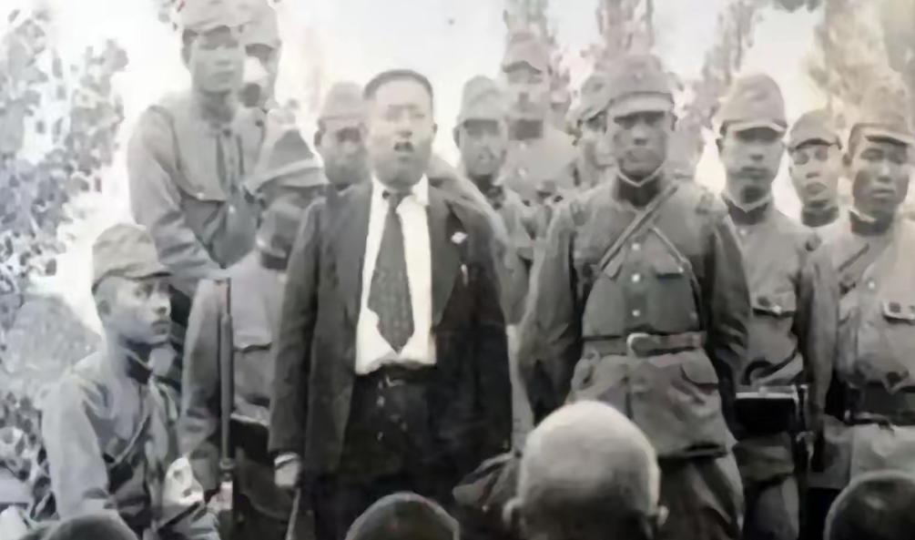 1937年，汉奸吴长友为讨好日军小队长松井，竟将二姨太献了出去。不料，松井瞥过二