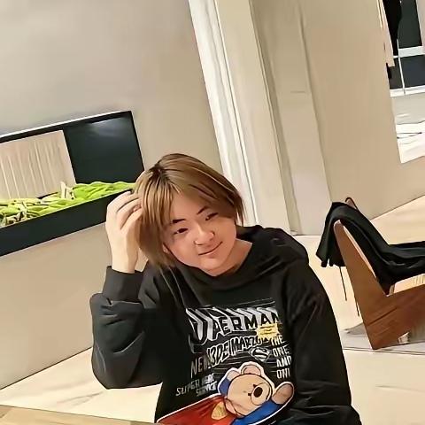 你能想到吗？徐峥和陶红这对颜值都不低的明星夫妻，女儿的颜值走向却让人意外连连！大