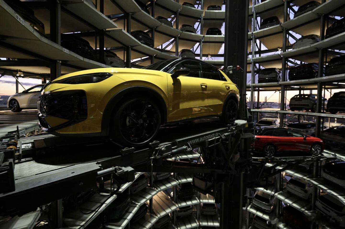 大众集团首席执行官奥博穆3月10日在公司年度报告致股东信中说，“大众集团在德国的