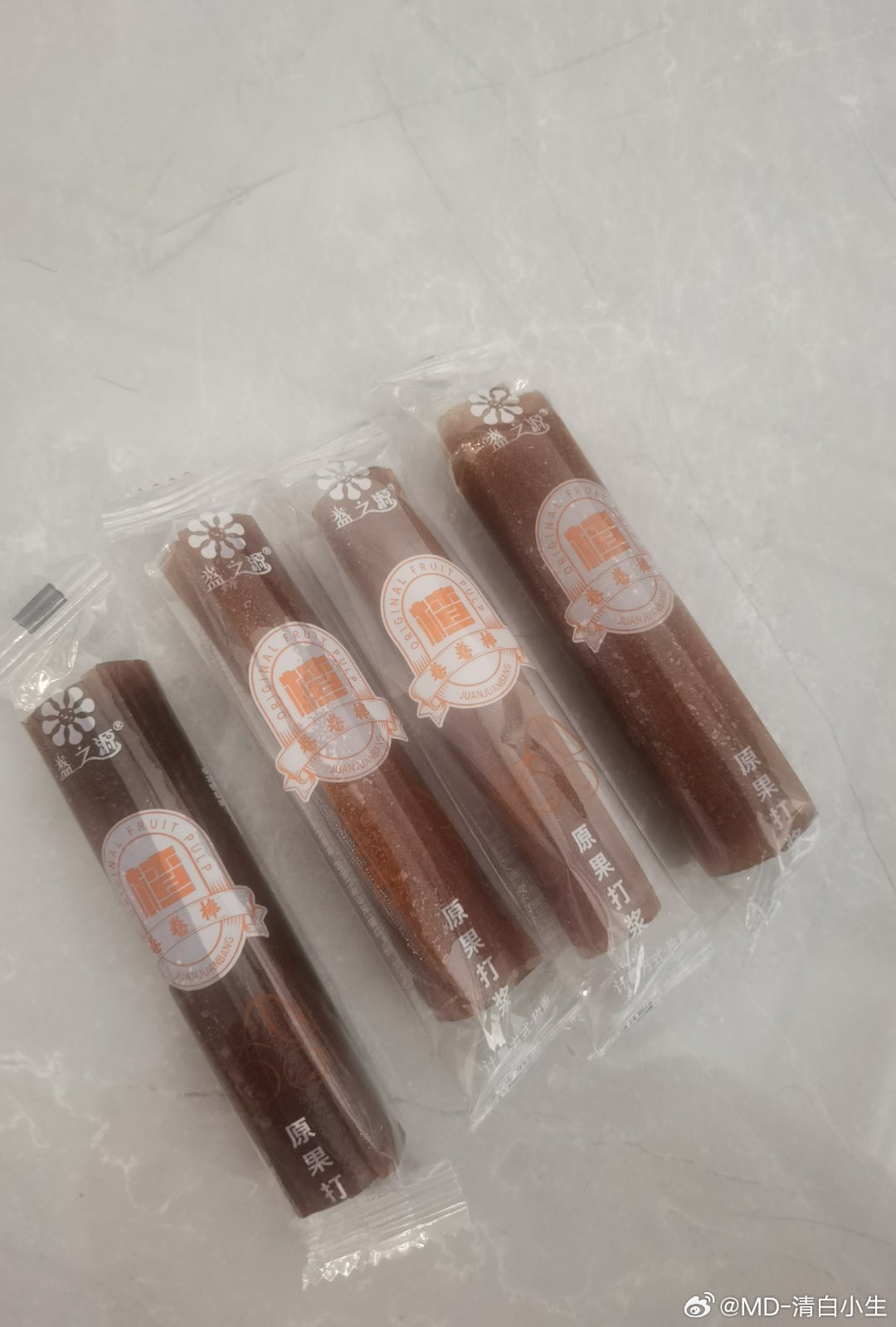 好久没吃山楂了，昨天吃了一根还挺好吃 