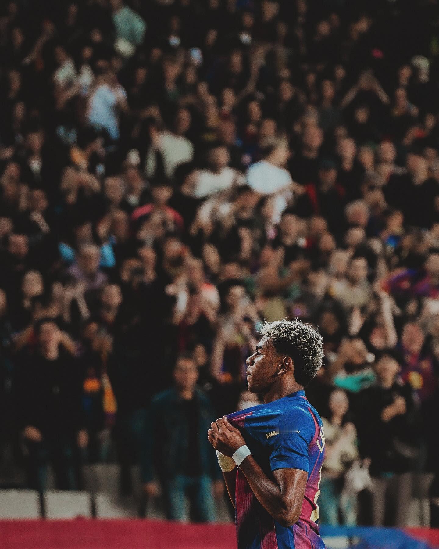 问：当你接到球后发现面前有3名球员时，你会作何反应？ 亚马尔：事实上，我一直努力